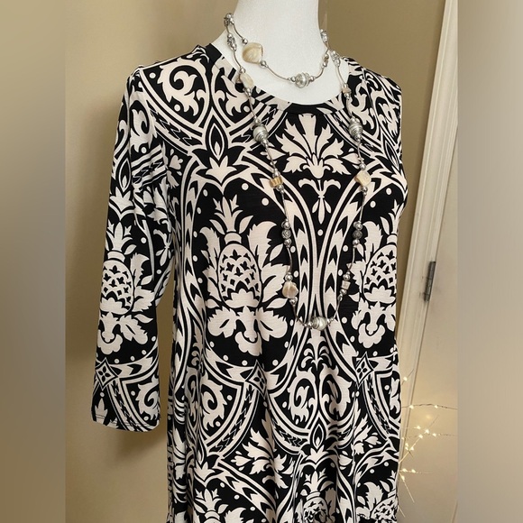 Floral Hi-Lo Tunic Blouse - Picture 3 of 6